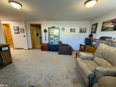 811 9th Street NW Mason City IA 50401