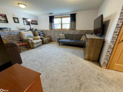 811 9th Street NW Mason City IA 50401