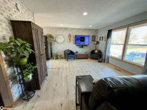 811 9th Street NW Mason City IA 50401