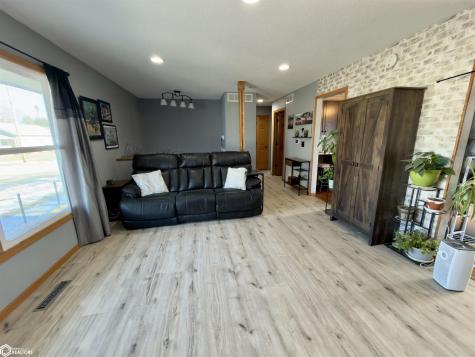 811 9th Street NW Mason City IA 50401