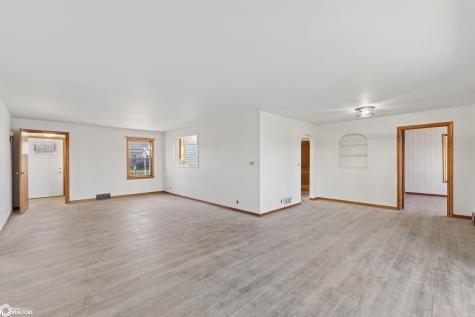 17 Clear View Drive Ventura IA 50482