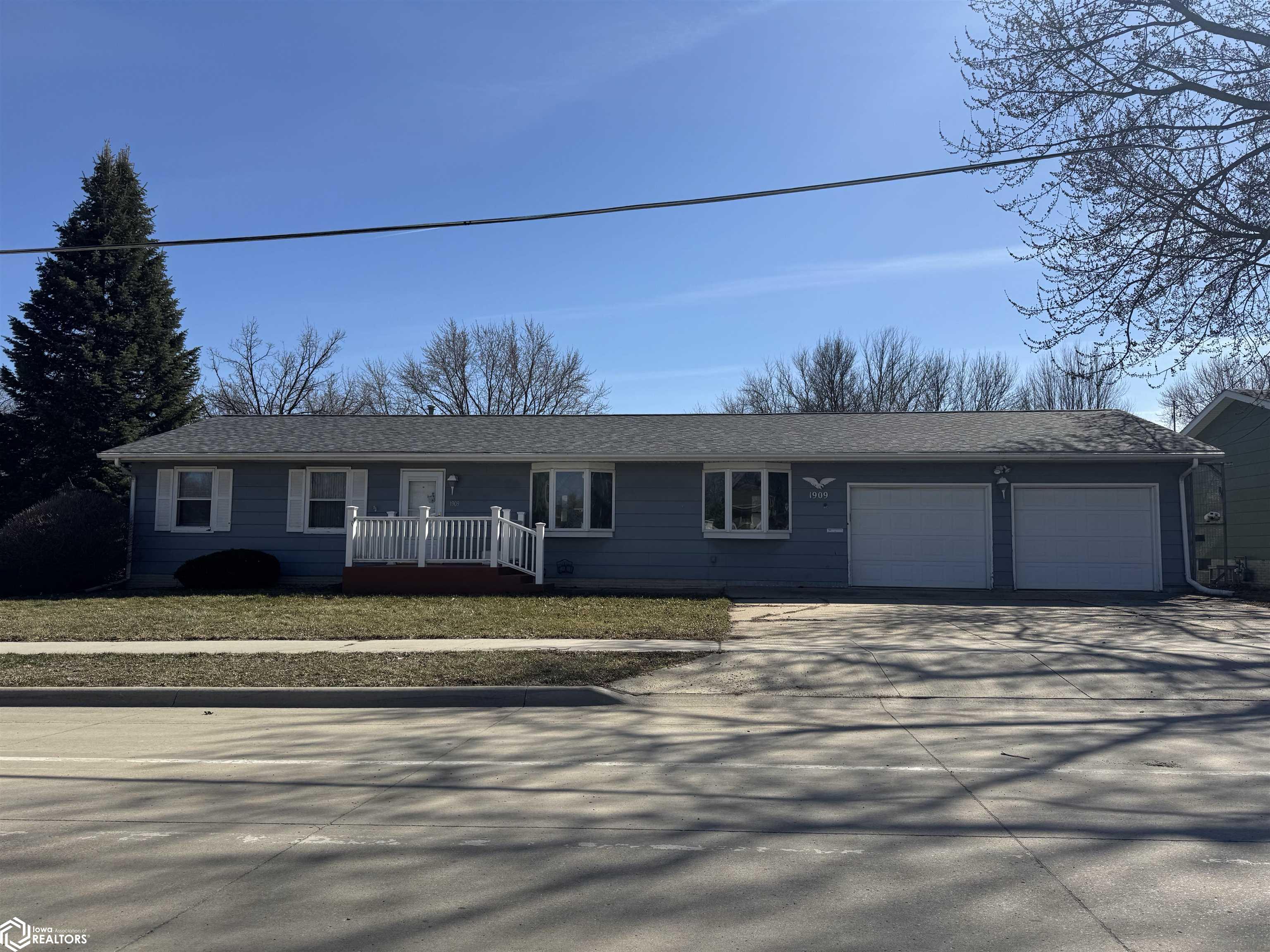 1909 Main Avenue Clear Lake IA 50428
