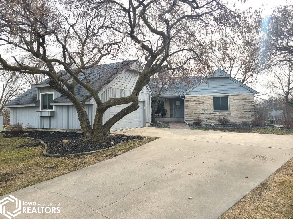 11 Knollwood Court Mason City IA 50401