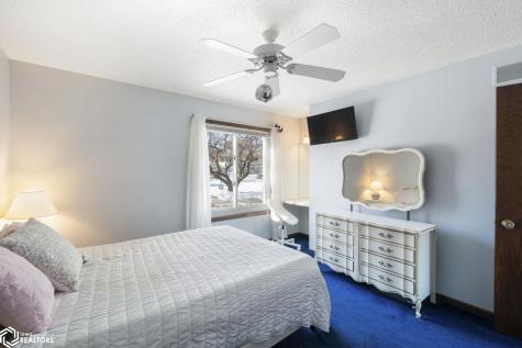 11 Knollwood Court Mason City IA 50401