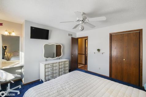 11 Knollwood Court Mason City IA 50401