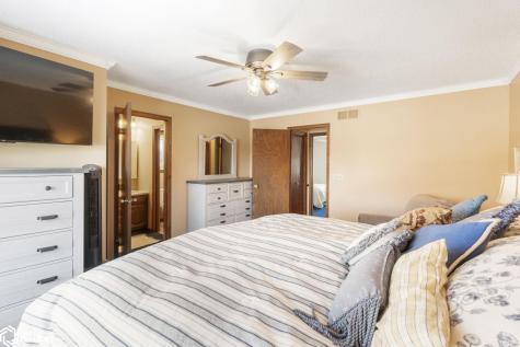 11 Knollwood Court Mason City IA 50401