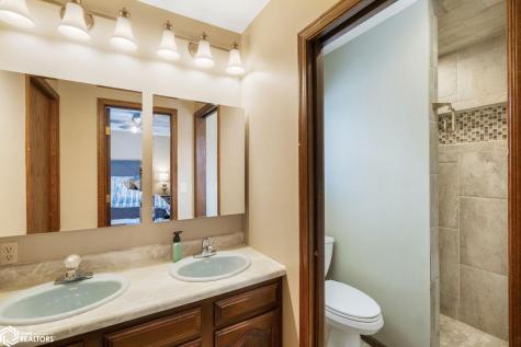 11 Knollwood Court Mason City IA 50401