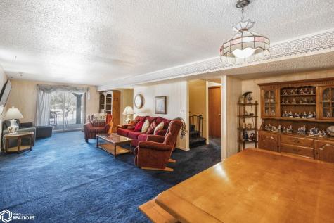 11 Knollwood Court Mason City IA 50401