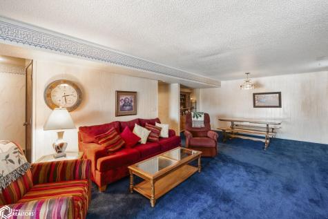 11 Knollwood Court Mason City IA 50401