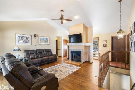 11 Knollwood Court Mason City IA 50401