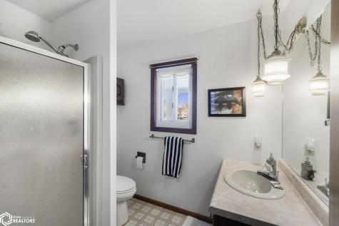 11 Knollwood Court Mason City IA 50401