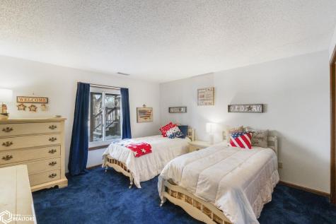 11 Knollwood Court Mason City IA 50401