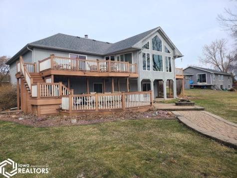 11 Knollwood Court Mason City IA 50401