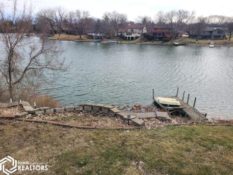 11 Knollwood Court Mason City IA 50401