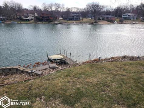 11 Knollwood Court Mason City IA 50401