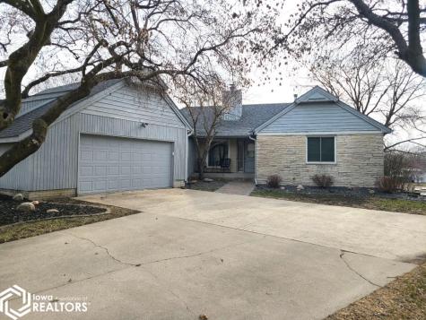 11 Knollwood Court Mason City IA 50401