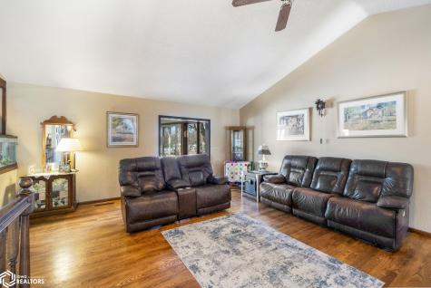 11 Knollwood Court Mason City IA 50401