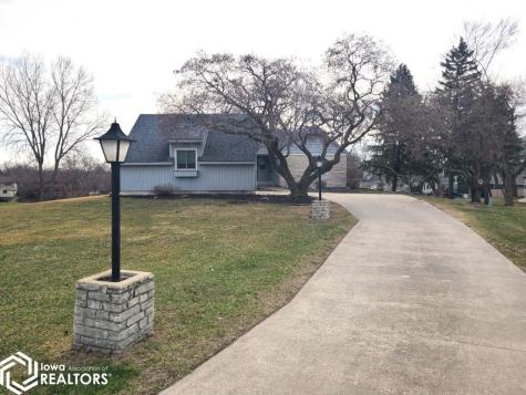11 Knollwood Court Mason City IA 50401