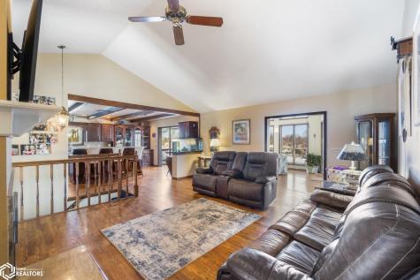 11 Knollwood Court Mason City IA 50401