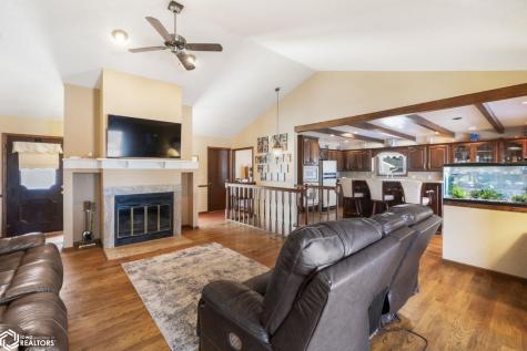 11 Knollwood Court Mason City IA 50401