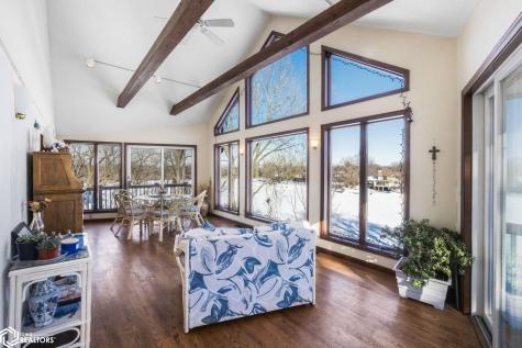 11 Knollwood Court Mason City IA 50401