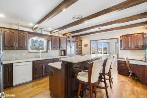 11 Knollwood Court Mason City IA 50401