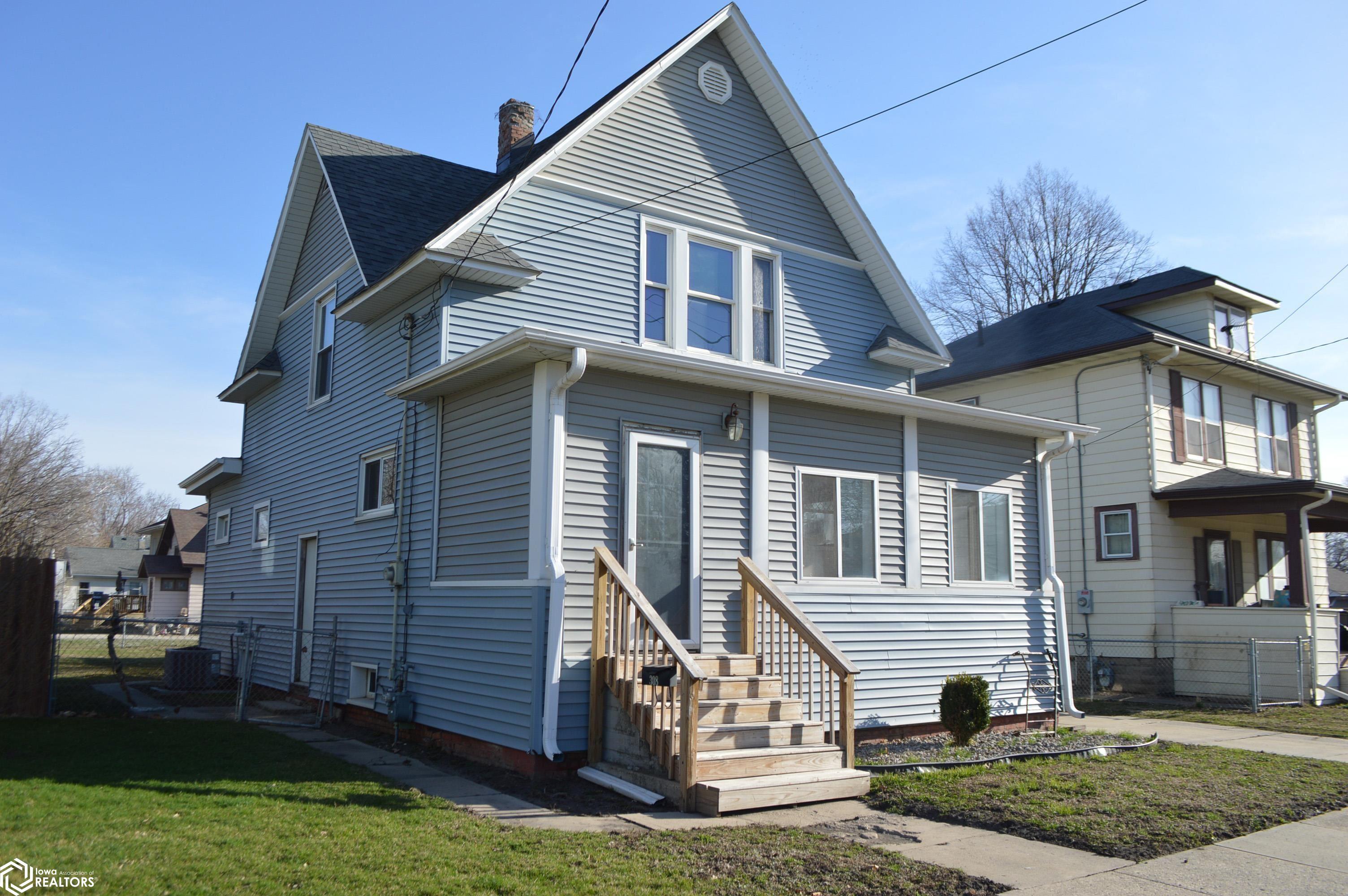 308 12th Street NW Mason City IA 50401