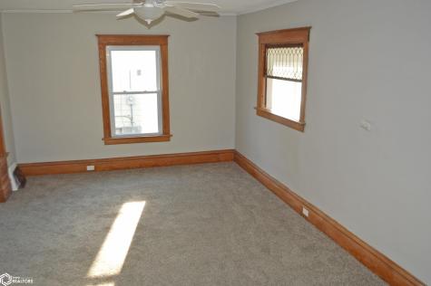 308 12th Street NW Mason City IA 50401
