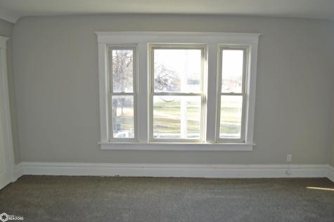 308 12th Street NW Mason City IA 50401