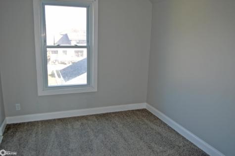 308 12th Street NW Mason City IA 50401