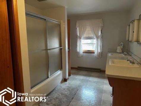 452 1st Avenue SW Britt IA 50423