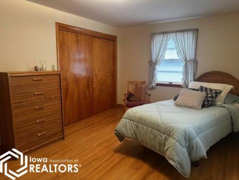 452 1st Avenue SW Britt IA 50423