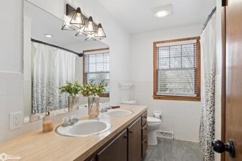 1773 Springview Drive Mason City IA 50401