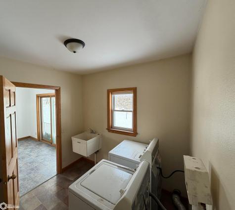 1443 Ivanhoe Avenue New Hampton IA 50659
