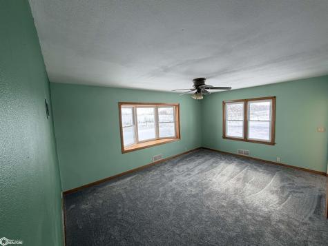 1443 Ivanhoe Avenue New Hampton IA 50659