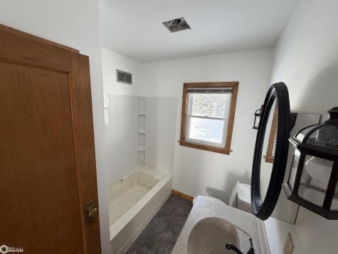 1443 Ivanhoe Avenue New Hampton IA 50659