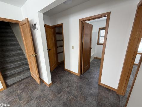 1443 Ivanhoe Avenue New Hampton IA 50659
