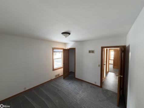 1443 Ivanhoe Avenue New Hampton IA 50659