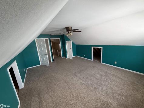1443 Ivanhoe Avenue New Hampton IA 50659