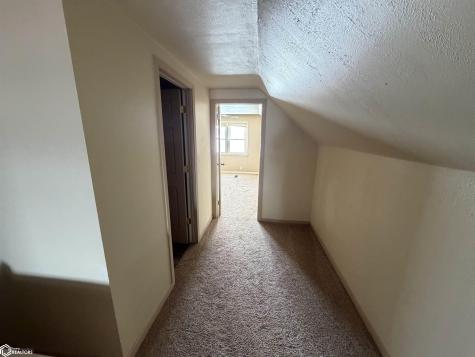 1443 Ivanhoe Avenue New Hampton IA 50659