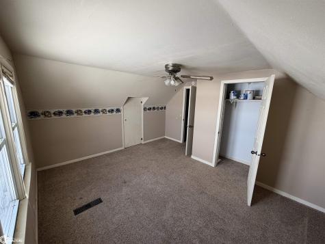 1443 Ivanhoe Avenue New Hampton IA 50659