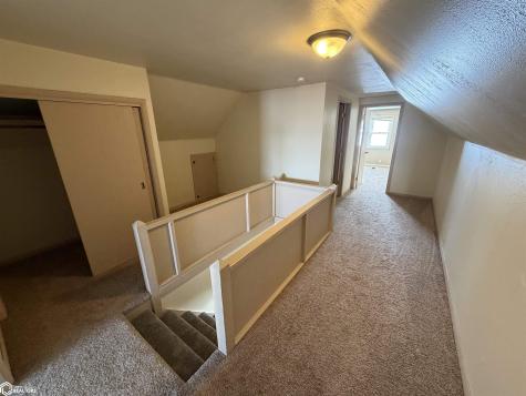 1443 Ivanhoe Avenue New Hampton IA 50659
