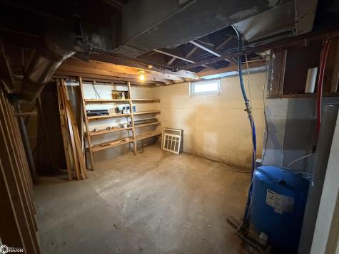 1443 Ivanhoe Avenue New Hampton IA 50659