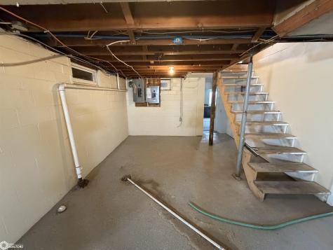 1443 Ivanhoe Avenue New Hampton IA 50659