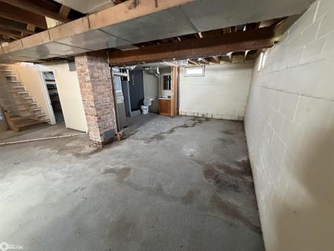 1443 Ivanhoe Avenue New Hampton IA 50659