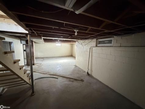 1443 Ivanhoe Avenue New Hampton IA 50659