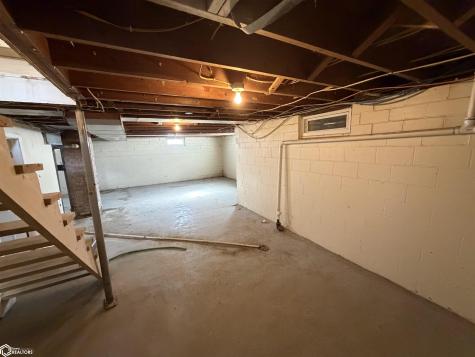 1443 Ivanhoe Avenue New Hampton IA 50659