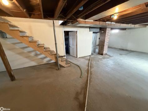 1443 Ivanhoe Avenue New Hampton IA 50659