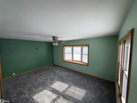 1443 Ivanhoe Avenue New Hampton IA 50659