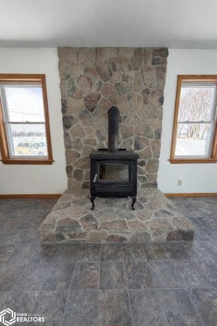 1443 Ivanhoe Avenue New Hampton IA 50659